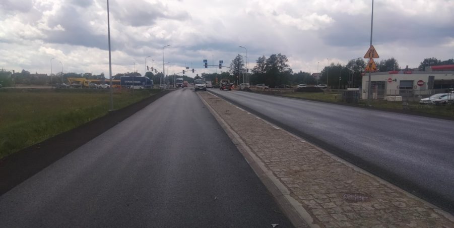 2025 05 16 km 244+600 skrzyżowanie z ul. Gliwicką strona lewa