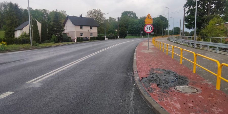 2025 05 16 km 245+600 droga wzdłuż rzeki Drama strona prawa
