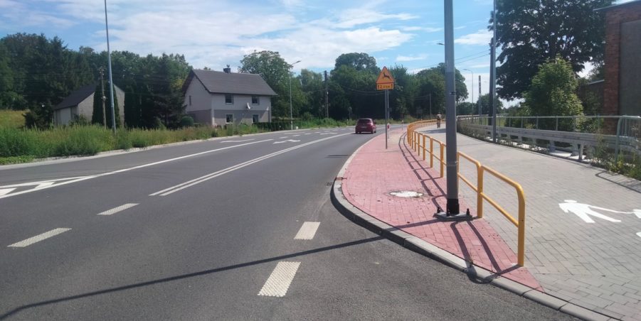 2025 08 08 km 245+600 droga wzdłuż rzeki Drama strona prawa