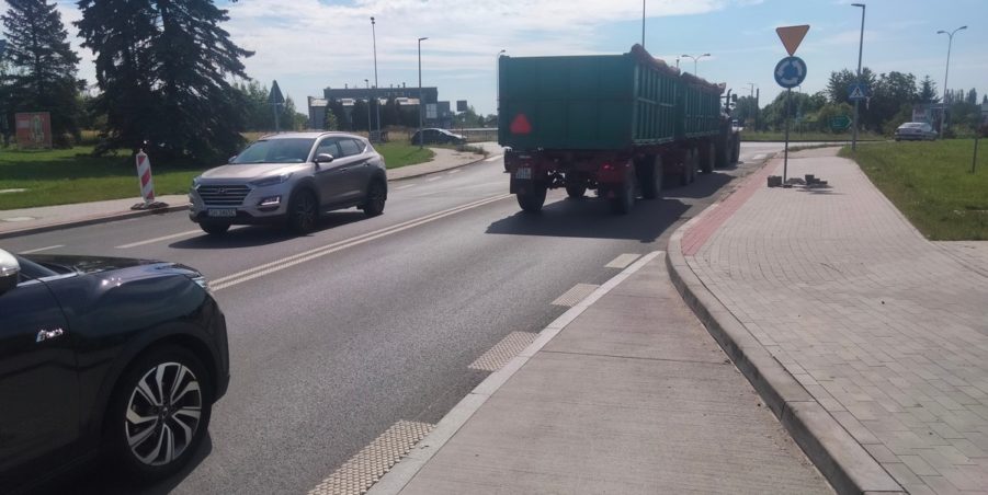 2025 08 08 km 255+900 rondo Wieszowa strona prawa