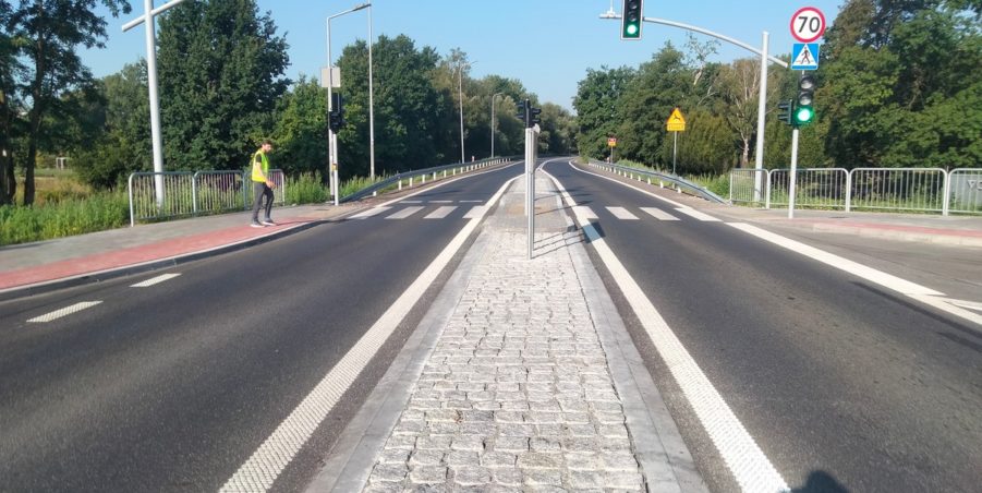 2025 08 14 km 244+150 skrzyżowanie z ul. Powstańców Śląskich strona lewa