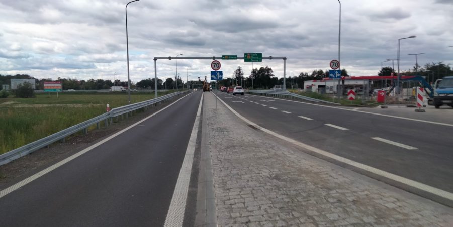 2025 08 18 km 244+600 skrzyżowanie z ul. Gliwicką strona lewa