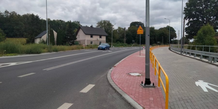 2025 08 18 km 245+600 droga wzdłuż rzeki Drama strona prawa
