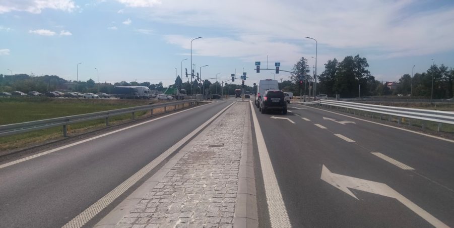 2025 08 29 km 244+600 skrzyżowanie z ul. Gliwicką strona lewa