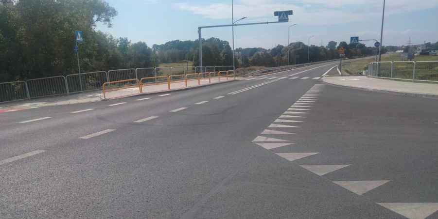 2025 08 29 km 245+600 droga wzdłuż rzeki Drama strona lewa