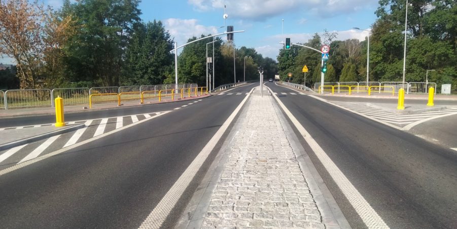 2025 09 02 km 244+150 skrzyżowanie z ul. Powstańców Śląskich strona lewa