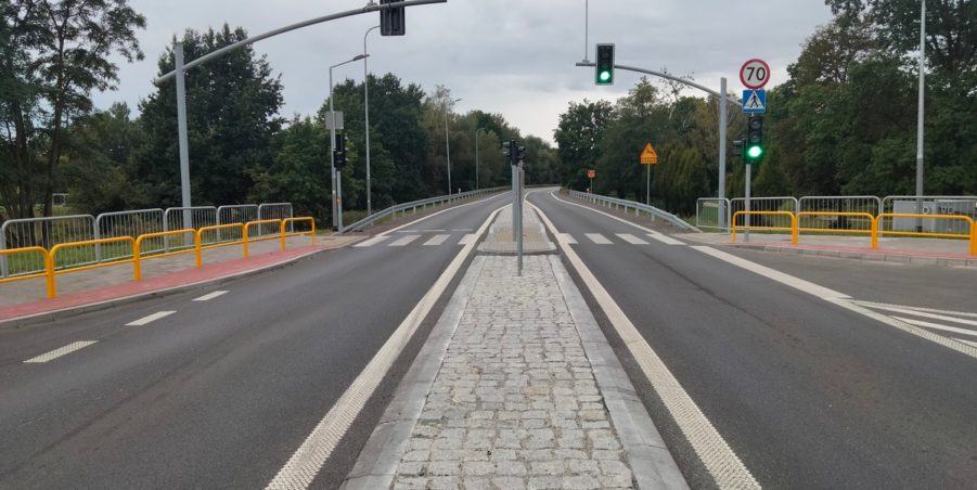 2025 09 12 km 244+150 skrzyżowanie z ul. Powstańców Śląskich strona lewa