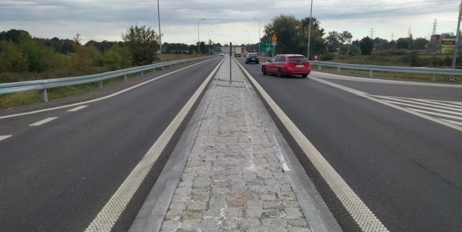 2025 09 12 km 244+150 skrzyżowanie z ul. Powstańców Śląskich strona prawa