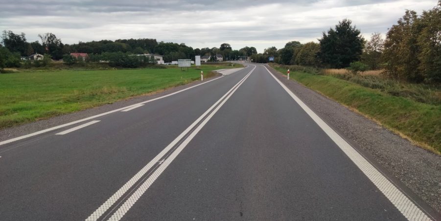 2025 09 12 km 245+300 droga wzdłuż rzeki Drama