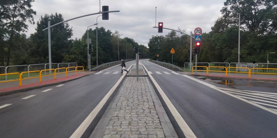 2025 09 17 km 244+150 skrzyżowanie z ul. Powstańców Śląskich strona lewa