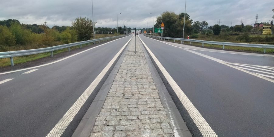 2025 09 17 km 244+150 skrzyżowanie z ul. Powstańców Śląskich strona prawa