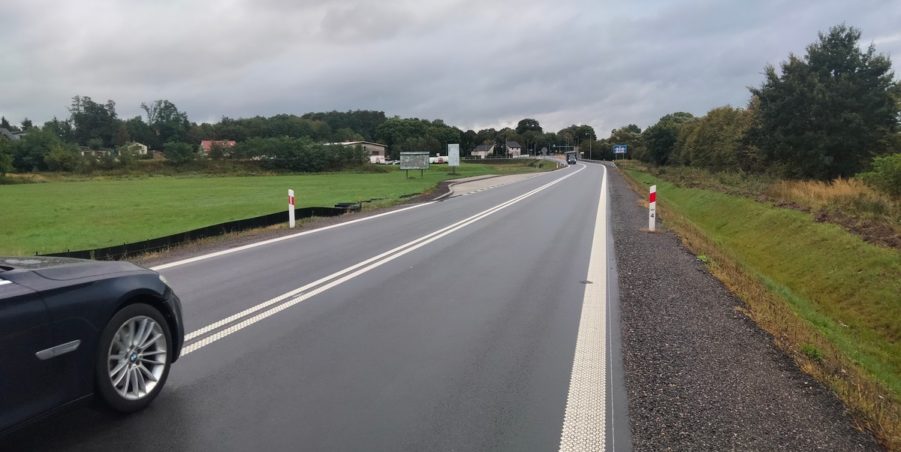 2025 09 17 km 245+300 droga wzdłuż rzeki Drama
