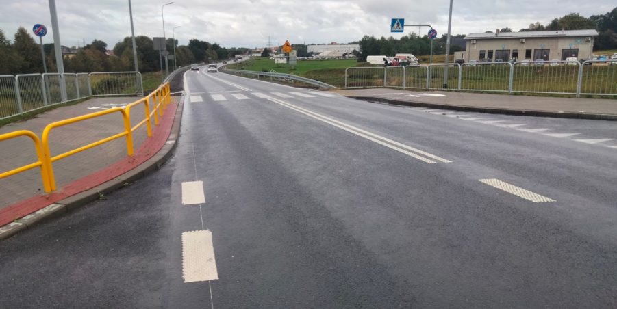 2025 09 17 km 245+600 droga wzdłuż rzeki Drama strona lewa