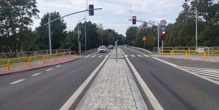 2025 09 26 km 244+150 skrzyżowanie z ul. Powstańców Śląskich strona lewa