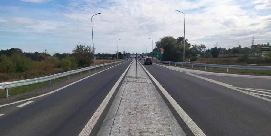 2025 09 26 km 244+150 skrzyżowanie z ul. Powstańców Śląskich strona prawa