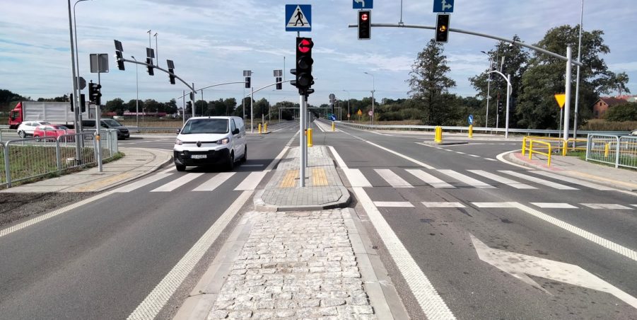 2025 09 26 km 244+600 skrzyżowanie z ul. Gliwicką strona lewa