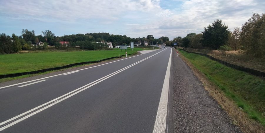 2025 09 26 km 245+300 droga wzdłuż rzeki Drama
