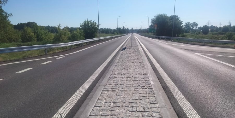 2025 07 03 km 244+150 skrzyżowanie z ul. Powstańców Śląskich strona prawa