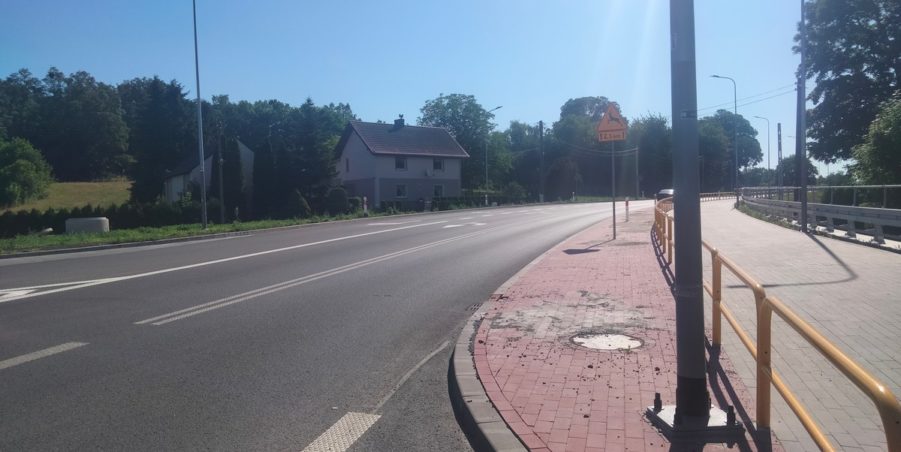 2025 07 03 km 245+600 droga wzdłuż rzeki Drama strona prawa