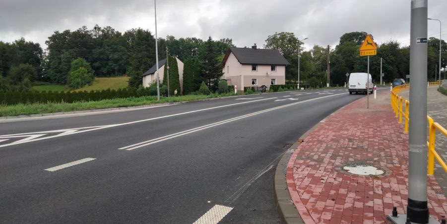 2025 07 10 km 245+600 droga wzdłuż rzeki Drama strona prawa