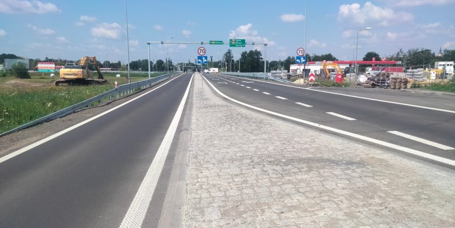 2025 07 15 km 244+600 skrzyżowanie z ul. Gliwicką strona lewa