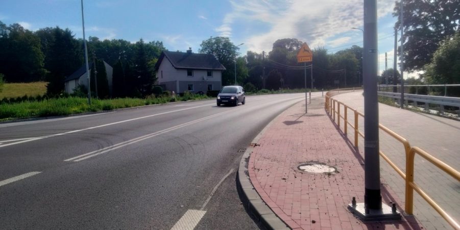 2025 07 24 km 245+600 droga wzdłuż rzeki Drama strona prawa