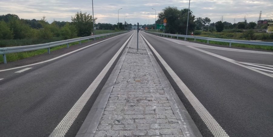 2025 07 31 km 244+150 skrzyżowanie z ul. Powstańców Śląskich strona prawa